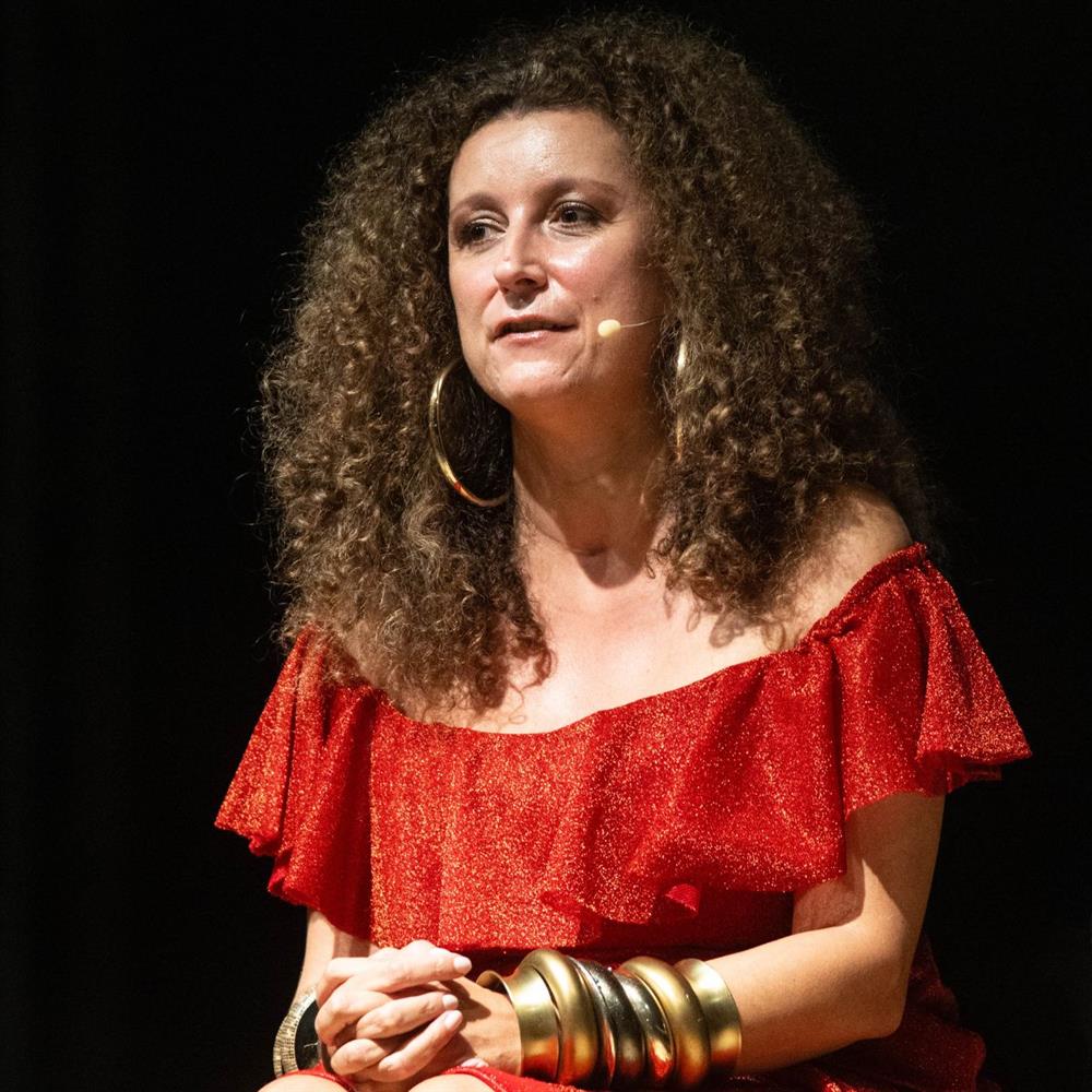 Ξέσπασε η Κατερίνα Βρανά: "Είμαι μέχρι εδώ, άι σιχτίρ, αποκλείεις το 15% του πληθυσμού μωρέ μπαγλαμά"