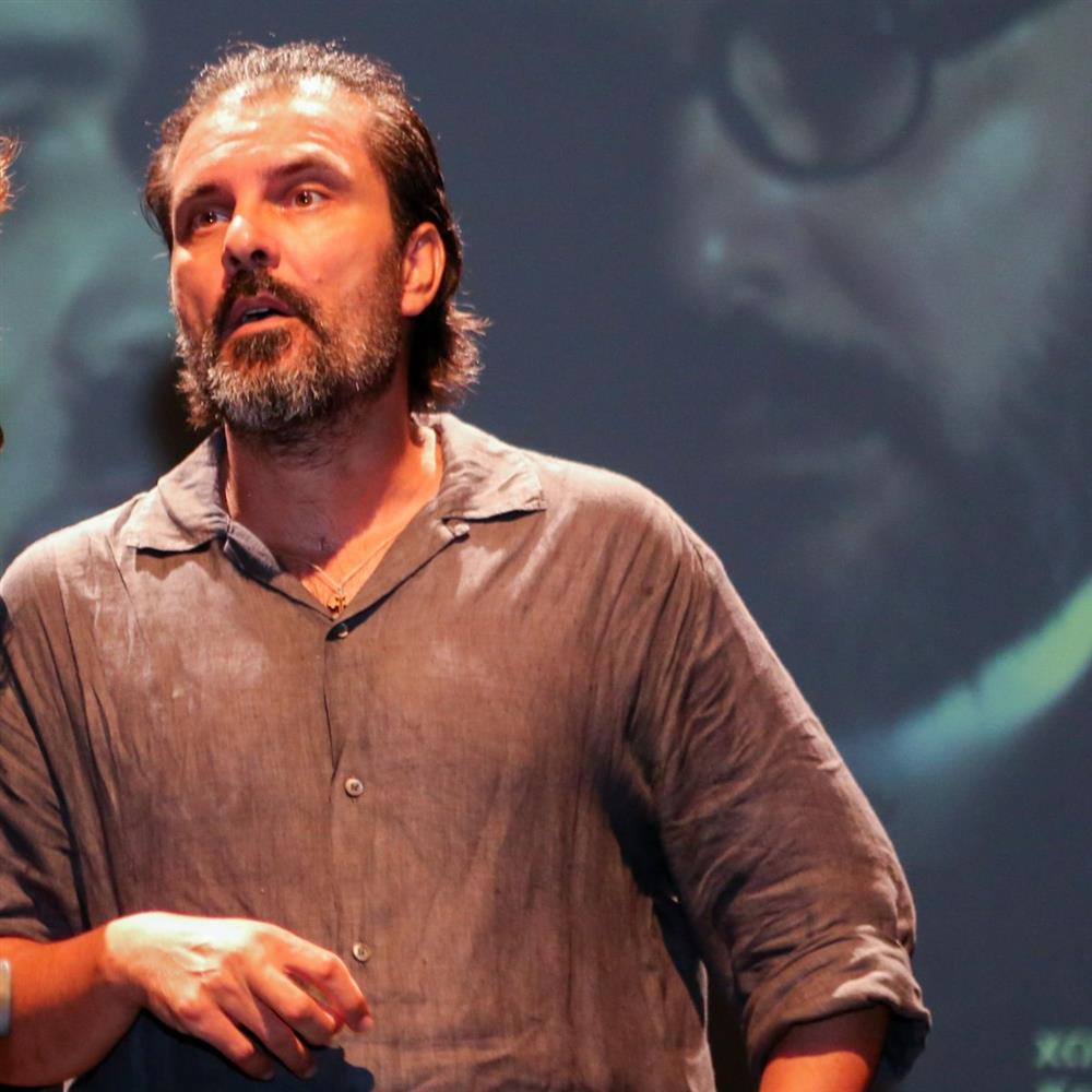 Γεράσιμος Μιχελής: Το στεφάνι που έστειλε η ομάδα του "Παρα 5" στην κηδεία του ηθοποιού (Φωτο)