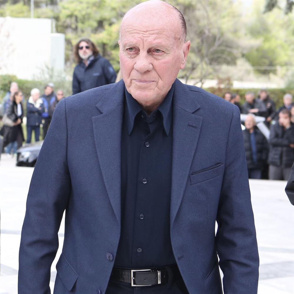 Μίμης Δομάζος: "Ραγίζει" καρδιές η ανάρτηση που έκαναν οι κόρες του μετά τον θάνατο του - "Καλό δρόμο εκεί ψηλά"