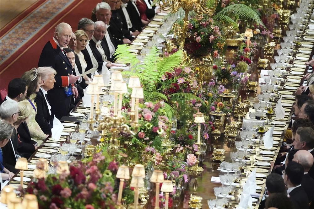 Ντόναλντ Τραμπ Βασιλιάς Κάρολος