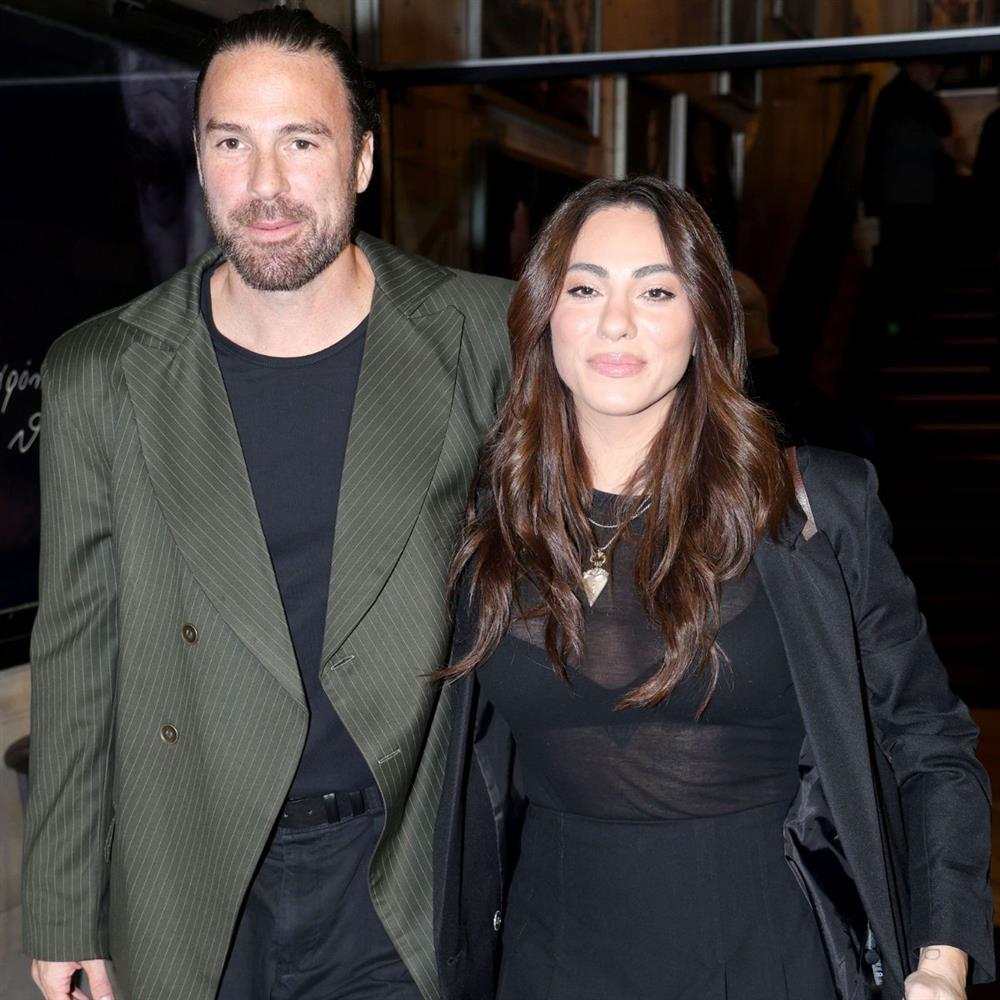 Ευρυδίκη Βαλαβάνη: Απαθανατίζει τον Γρηγόρη Μόργκαν να βάζει το αστέρι στο χριστουγεννιάτικο δέντρο που στόλισαν στο σπίτι τους