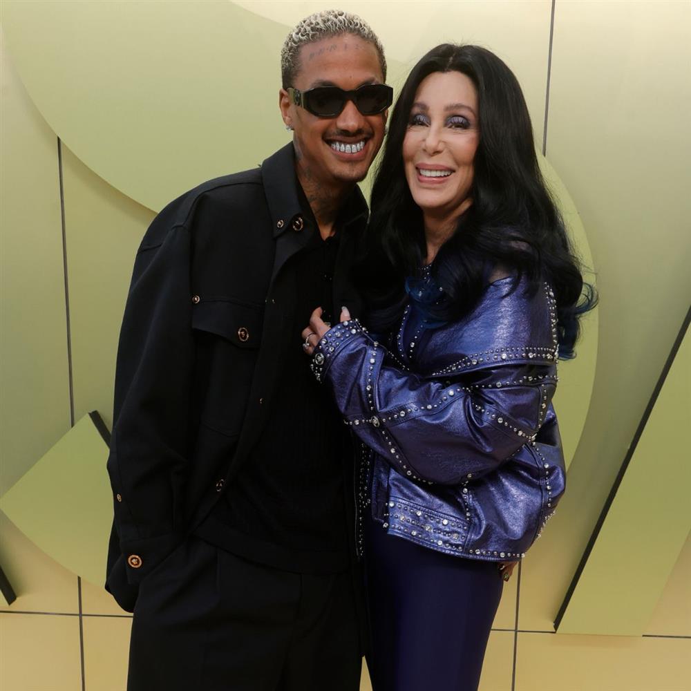 Σερ: Η απάντησή της στα αρνητικά σχόλια για τη διαφορά ηλικίας με τον σύντροφό της