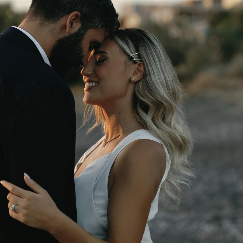 Άννα Κορακάκη: Αποκάλυψε ότι παντρεύτηκε τον σύντροφό της - Οι αδημοσίευτες φωτογραφίες & η επέτειος γάμου