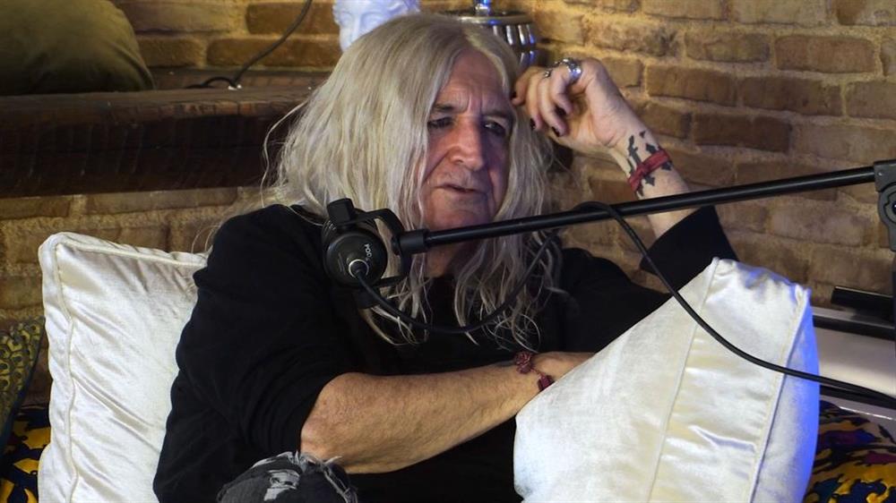 Νίκος Καρβέλας