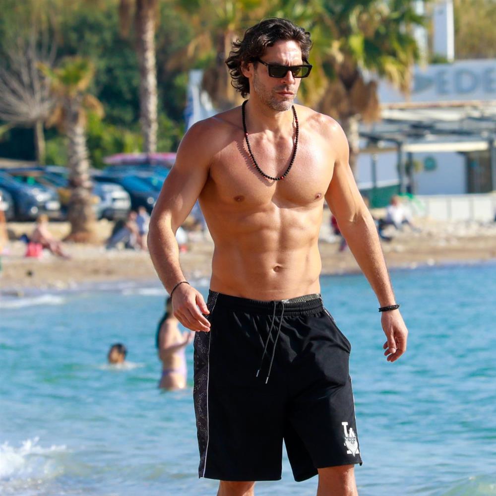 Γιάννης Σπαλιάρας: Μετακόμισε σε νέο σπίτι με τη σύντροφό του - "Δεν τον ονειρεύομαι τόσο τον γάμο"