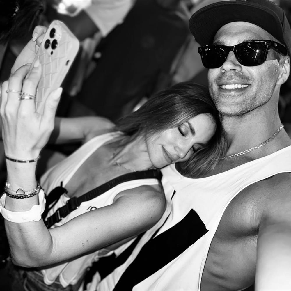 Αθηνά Οικονομάκου: Οι φωτογραφίες με μονόπετρο και οι φήμες για γάμο με τον Μπρούνο Τσερέλα - Η αντίδραση της ηθοποιού