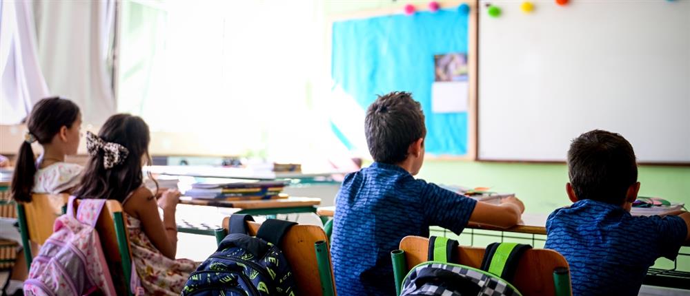 Σχολική τάξη - μαθητές - σχολείο