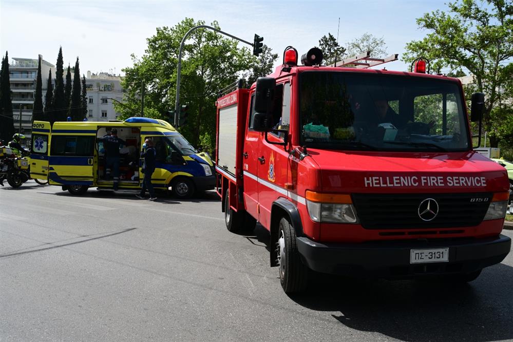 Αθήνα - ασθενοφόρο - κολώνα - τροχαίο