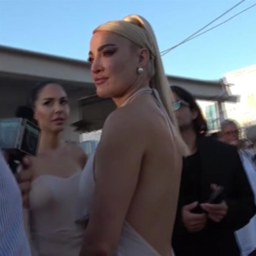 Ιωάννα Τούνη: Η on camera ενόχληση στην πρώτη επίσημη εμφάνιση με τον νέο της σύντροφο - "Μη χαλάτε μια ωραία στιγμή"
