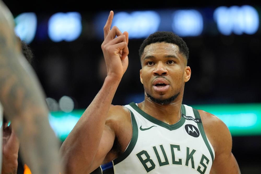 Μπακς - Χοκς - Αντετοκούνμπο Μπακς - Χοκς - Αντετοκούνμπο