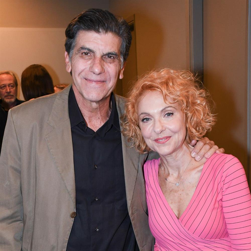 Γιάννης Μπέζος: Η σπάνια δημόσια αναφορά στη Ναταλία Τσαλίκη - "Γνωριστήκαμε πριν 40 χρόνια, ήταν έρωτας με την πρώτη ματιά"