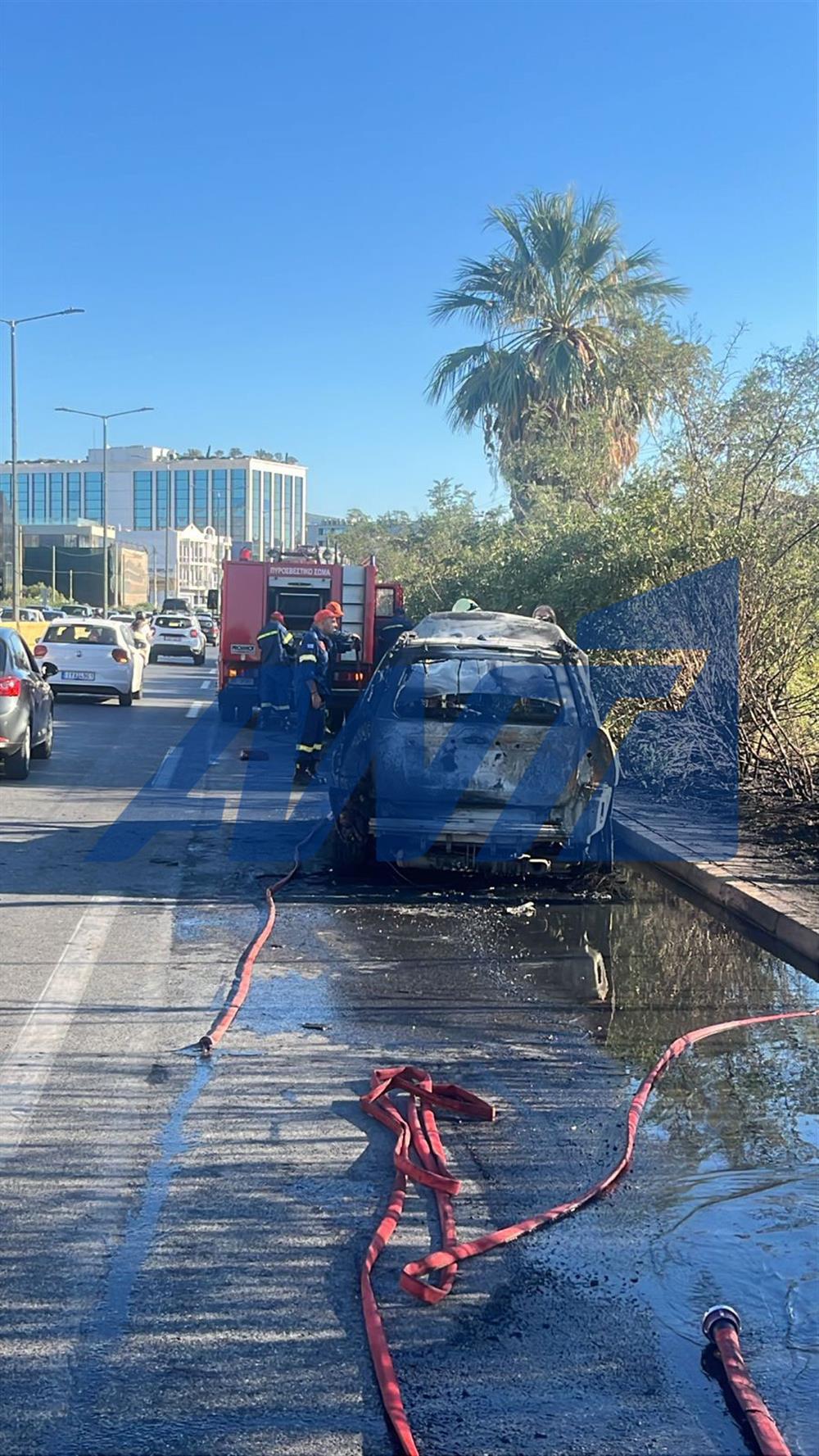 Λ. Κηφισίας: Φωτιά σε ΙΧ Λ. Κηφισίας: Φωτιά σε ΙΧ