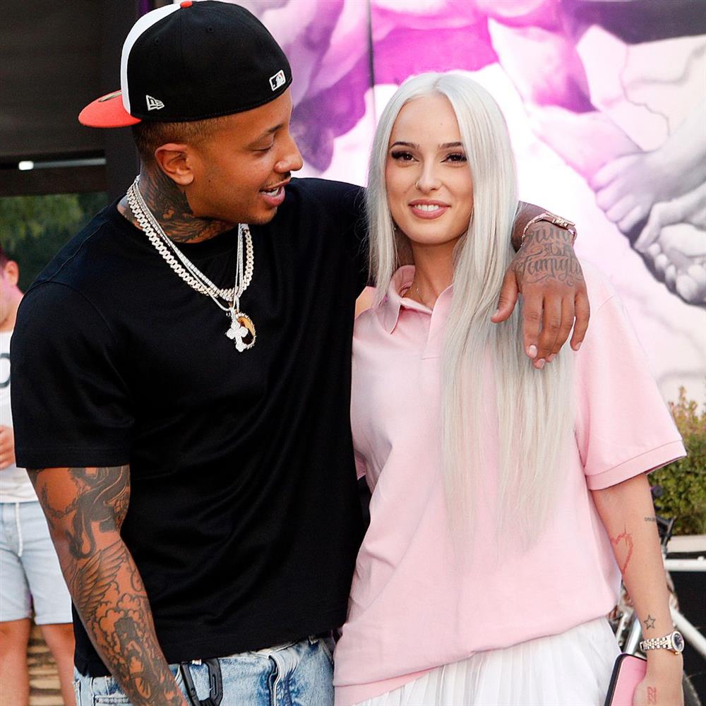 Light & Άννα Θεοδωρίδη: Ξεκίνησαν τις βόλτες με τον νεογέννητο γιο τους (Φωτογραφία)