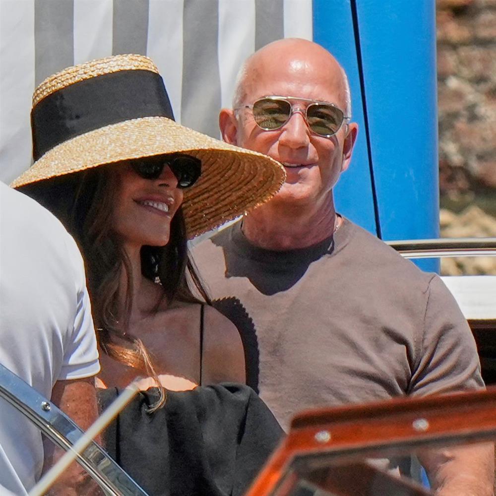 Τζεφ Μπέζος - Λόρεν Σάντσεζ: Οι πρώτες φωτογραφίες μια μέρα μετά τον γάμο τους