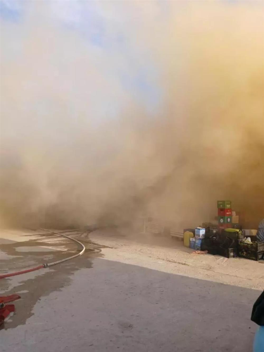 Λέσβος - φωτιά - σουπερ μαρκετ