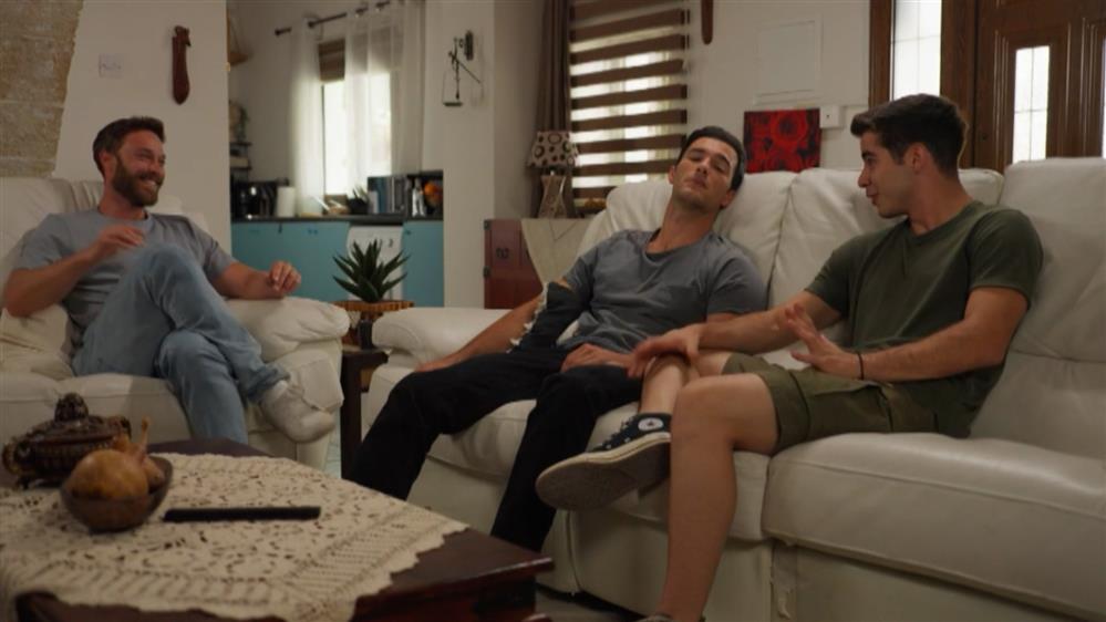 Η Γη της Ελιάς Η Γη της Ελιάς