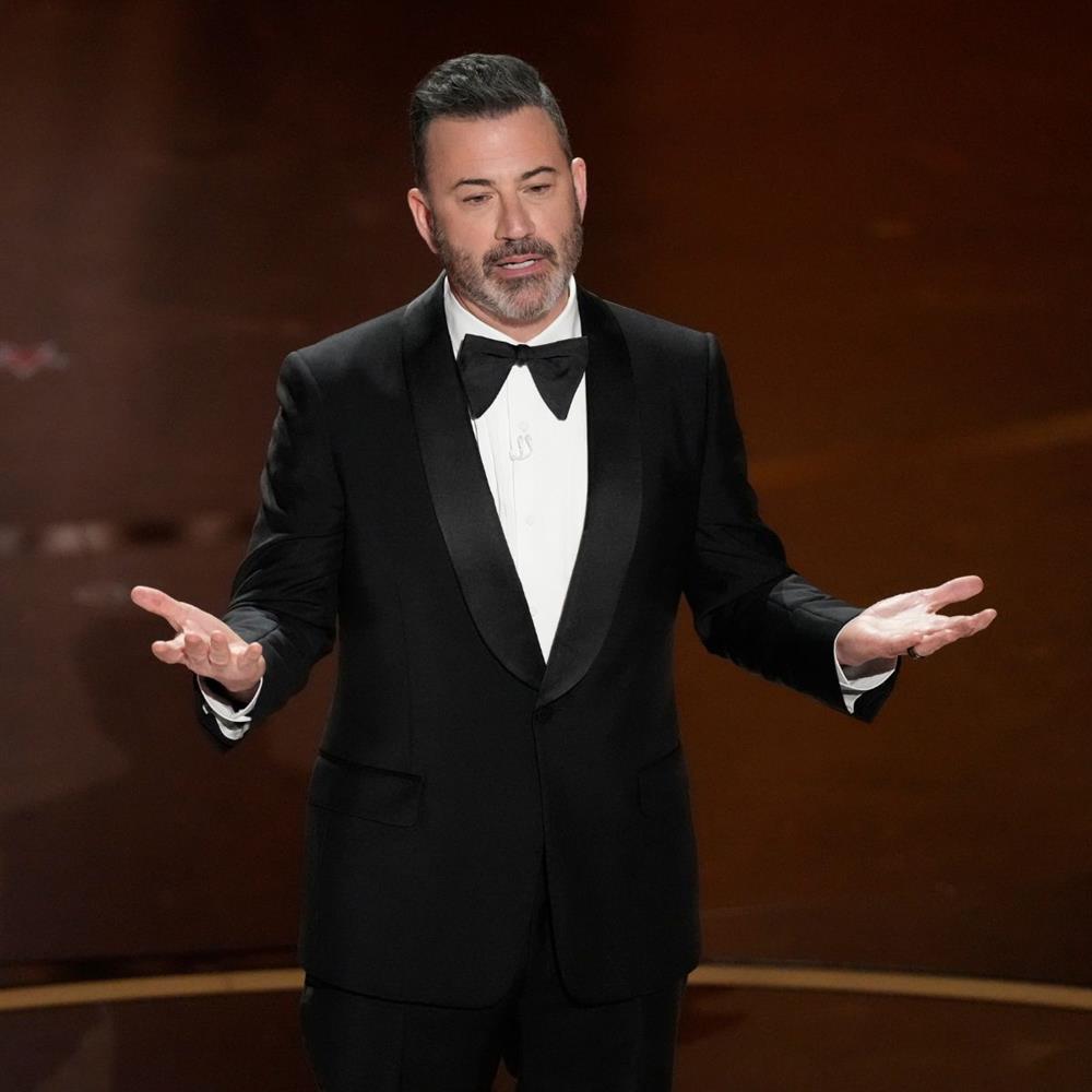 Τζίμι Κίμελ: Το Χόλιγουντ στο πλευρό του μετά την απόφαση του ABC να αναστείλει τη μετάδοση της εκπομπής του
