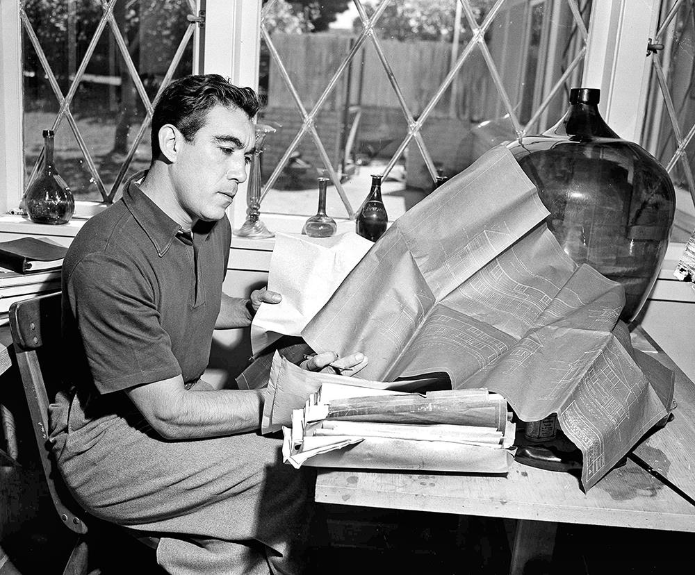 AP - Άντονι Κουίν AP - Άντονι Κουίν