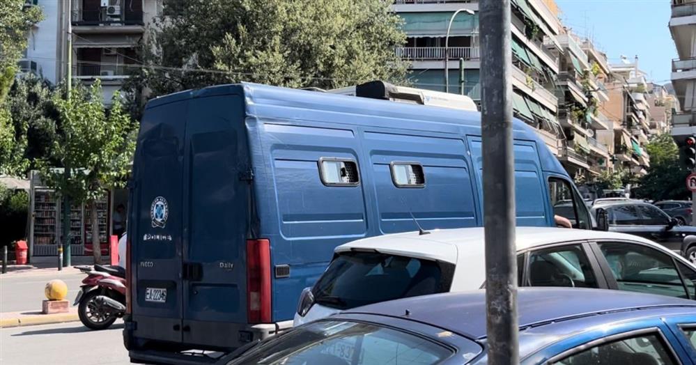 Εκβιασμοί - υπάλληλοι - Ευελπίδων Εκβιασμοί - υπάλληλοι - Ευελπίδων