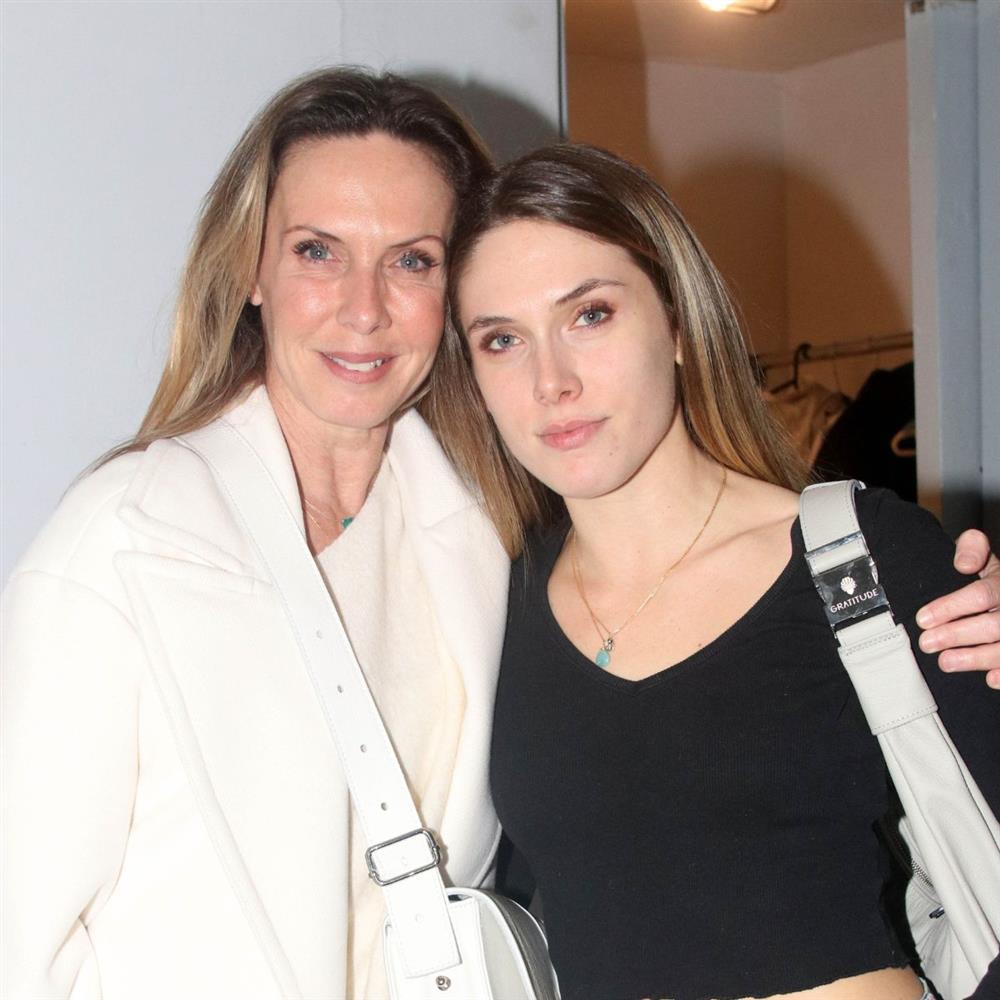 Εβελίνα Παπούλια