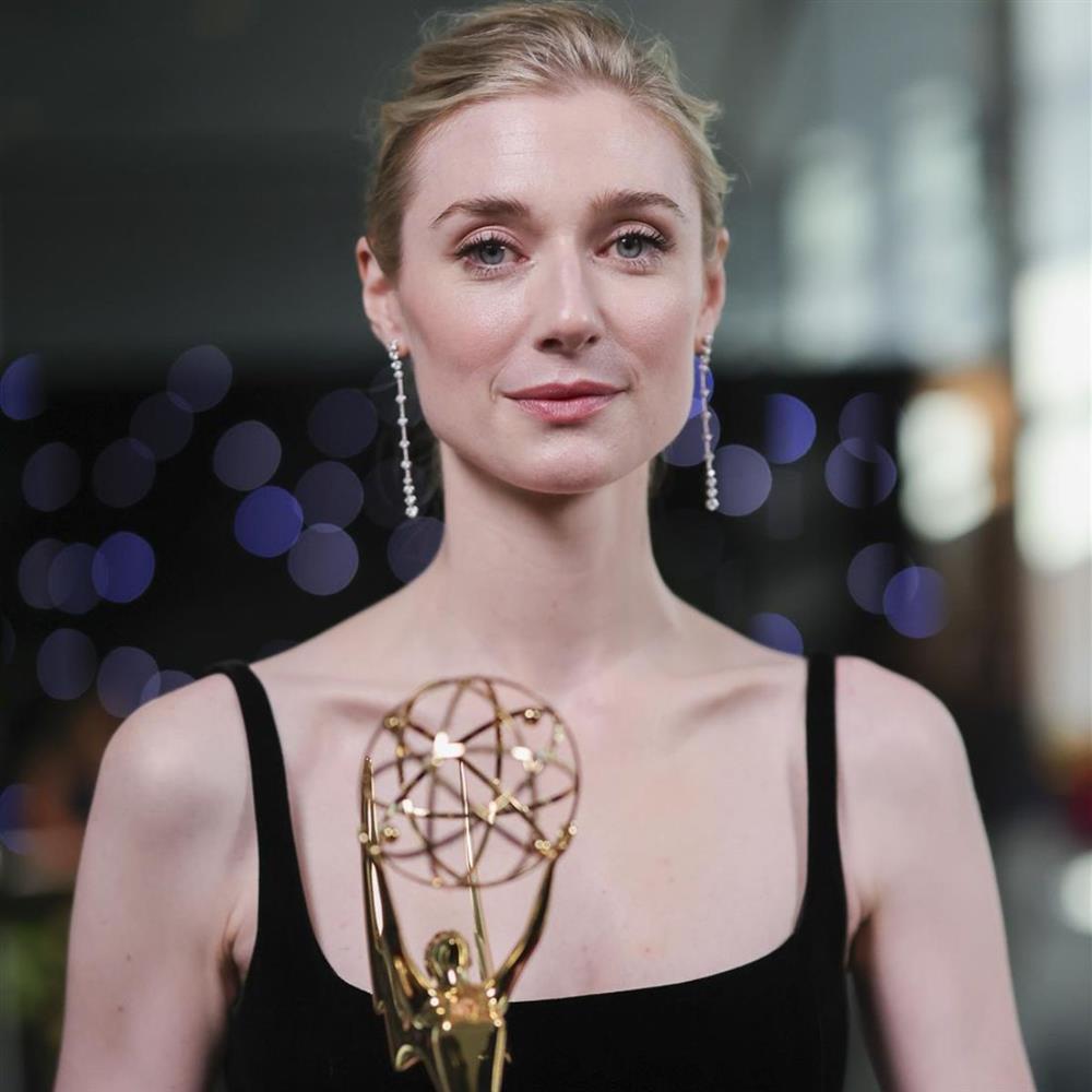 Ελίζαμπεθ Ντεμπίκι