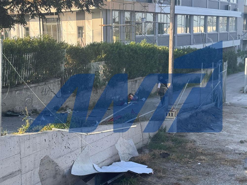 Θεσσαλονίκη - Τροχαίο - Αυτοκίνητο προσέκρουσε σε στάση Θεσσαλονίκη - Τροχαίο - Αυτοκίνητο προσέκρουσε σε στάση