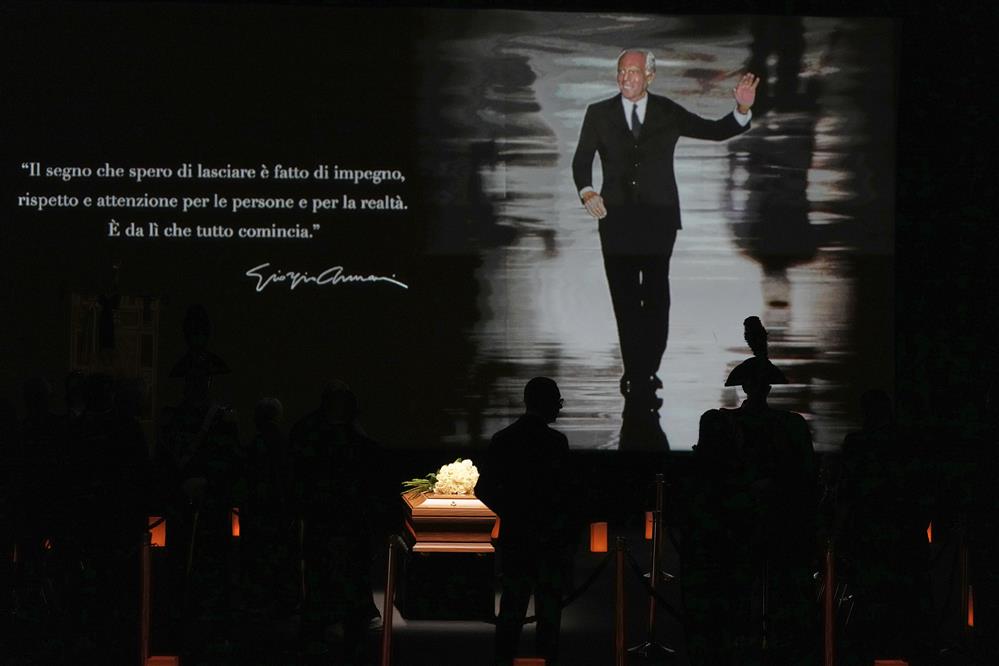 Τζόρτζιο Αρμάνι λαϊκό προσκύνημα Τζόρτζιο Αρμάνι λαϊκό προσκύνημα