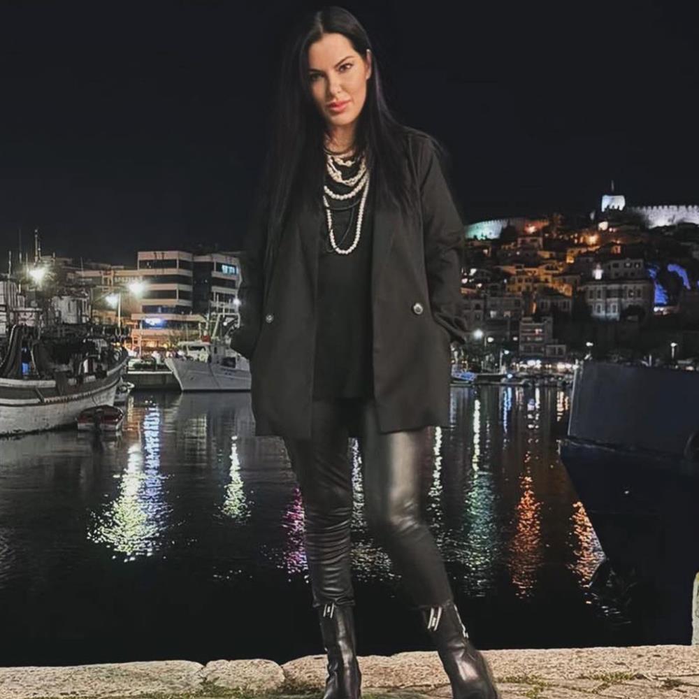 Θρήνος για τη Σάννυ Μπαλτζή: Πέθανε ο πατέρας της
