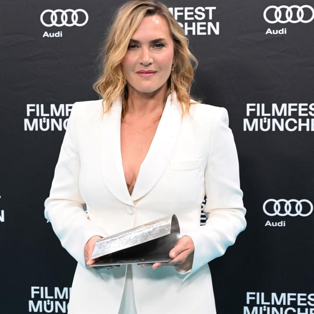 Κέιτ Γουίνσλετ: Η σχέση της με τον χρόνο - “Οι γυναίκες γίνονται πιο όμορφες όσο μεγαλώνουν”