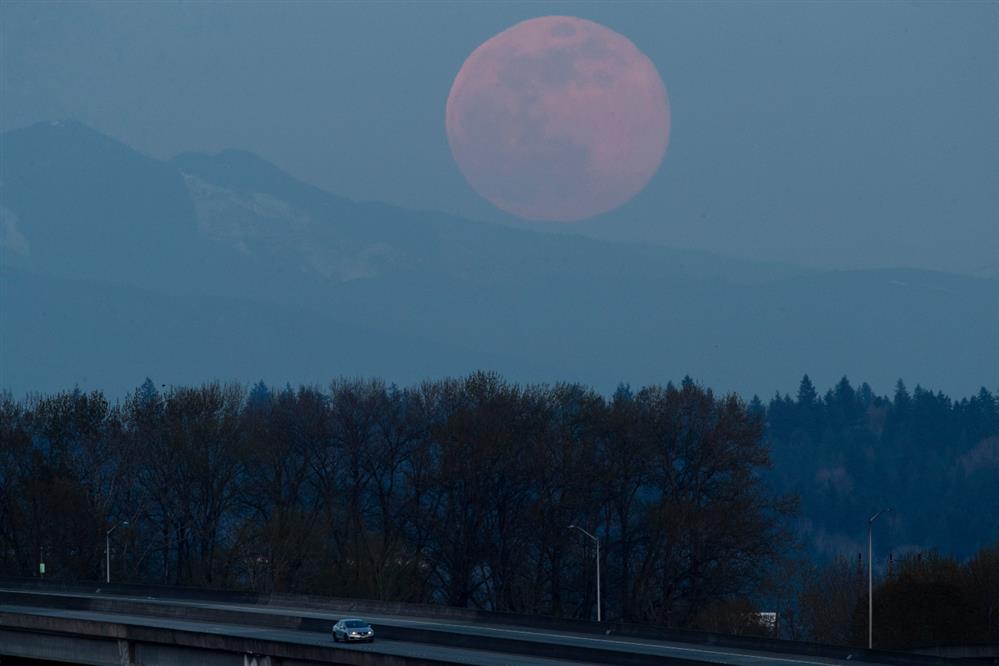 Πανσέληνος - Απρίλιος - Φεγγάρι - Ροζ