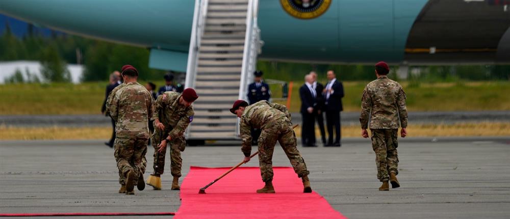 Τραμπ - Αλάσκα - Κόκκινο - Χαλί