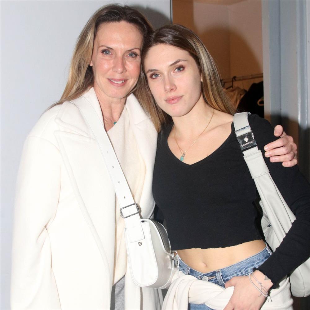 Αφροδίτη Λιάντου - Εβελίνα Παπούλια Αφροδίτη Λιάντου - Εβελίνα Παπούλια