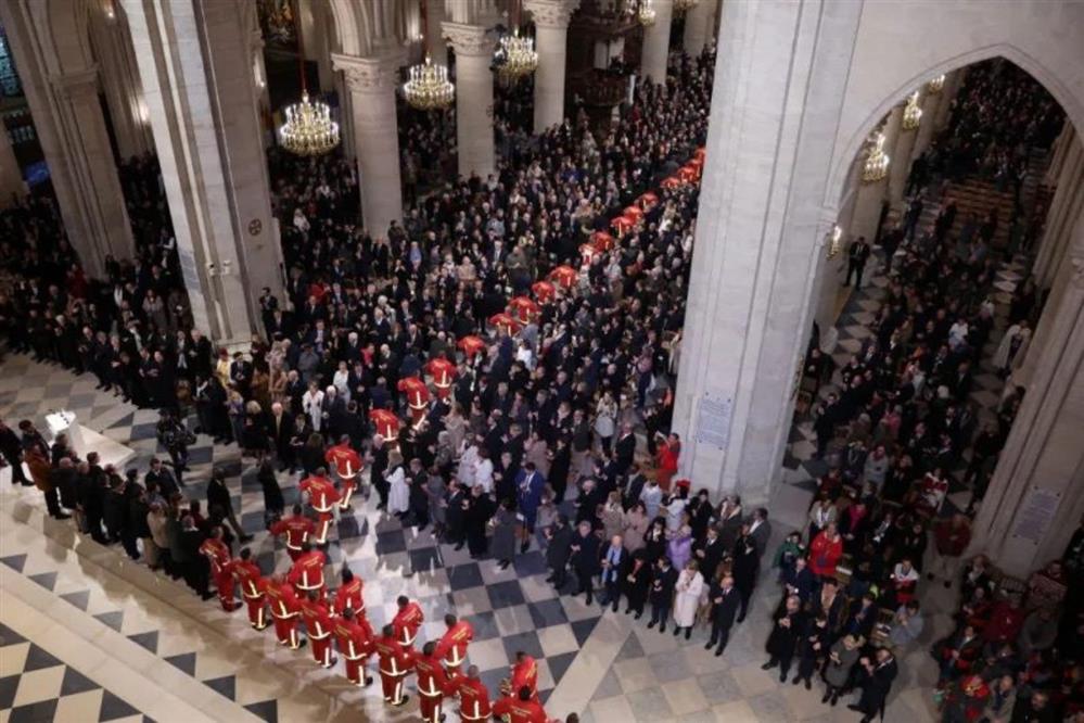 Παναγία των Παρισίων - Σακελλαροπούλου Παναγία των Παρισίων - Σακελλαροπούλου