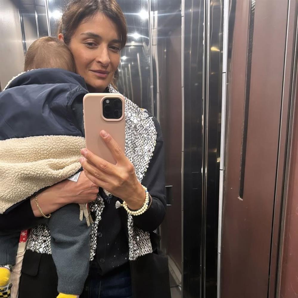 Αντιγόνη Κουλουκάκου: Το φωτογραφικό άλμπουμ από τα πρώτα Χριστούγεννα με τον γιο της