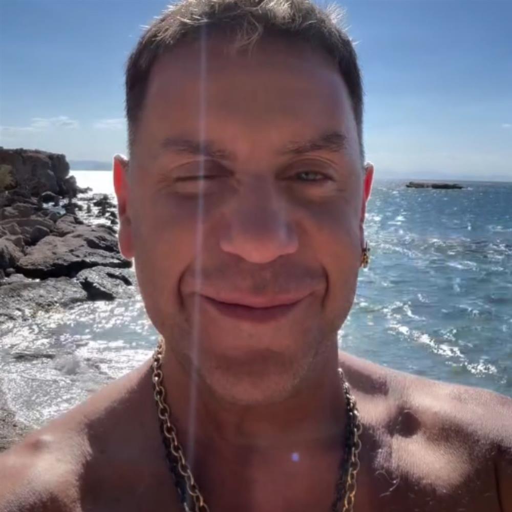 Γιώργος Μαζωνάκης: Το βίντεο που δημοσίευσε από την παραλία - "Αφήστε τις μα@@κιες"