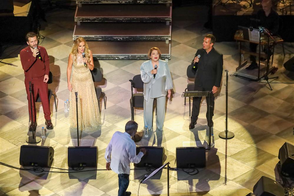 Τζένη Μπαλατσινού