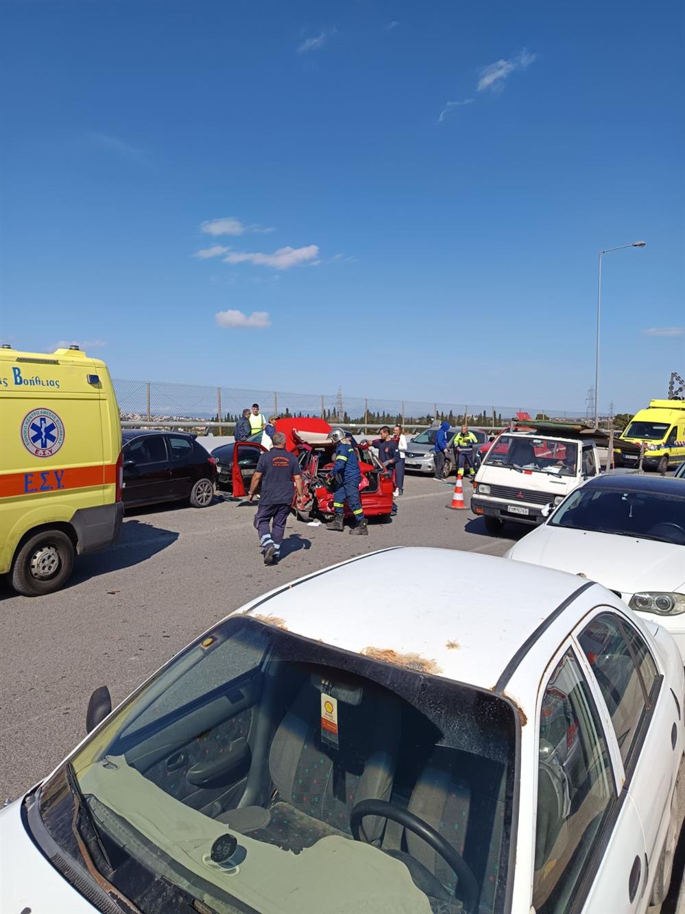 Κάντζα - Τροχαίο - λεωφορειο παρέσυρε ΙΧ Κάντζα - Τροχαίο - λεωφορειο παρέσυρε ΙΧ