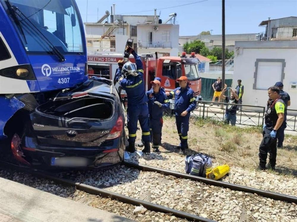 Τροχαίο - Πάτρα - Σύγκρουση τρένου με αυτοκίνητο