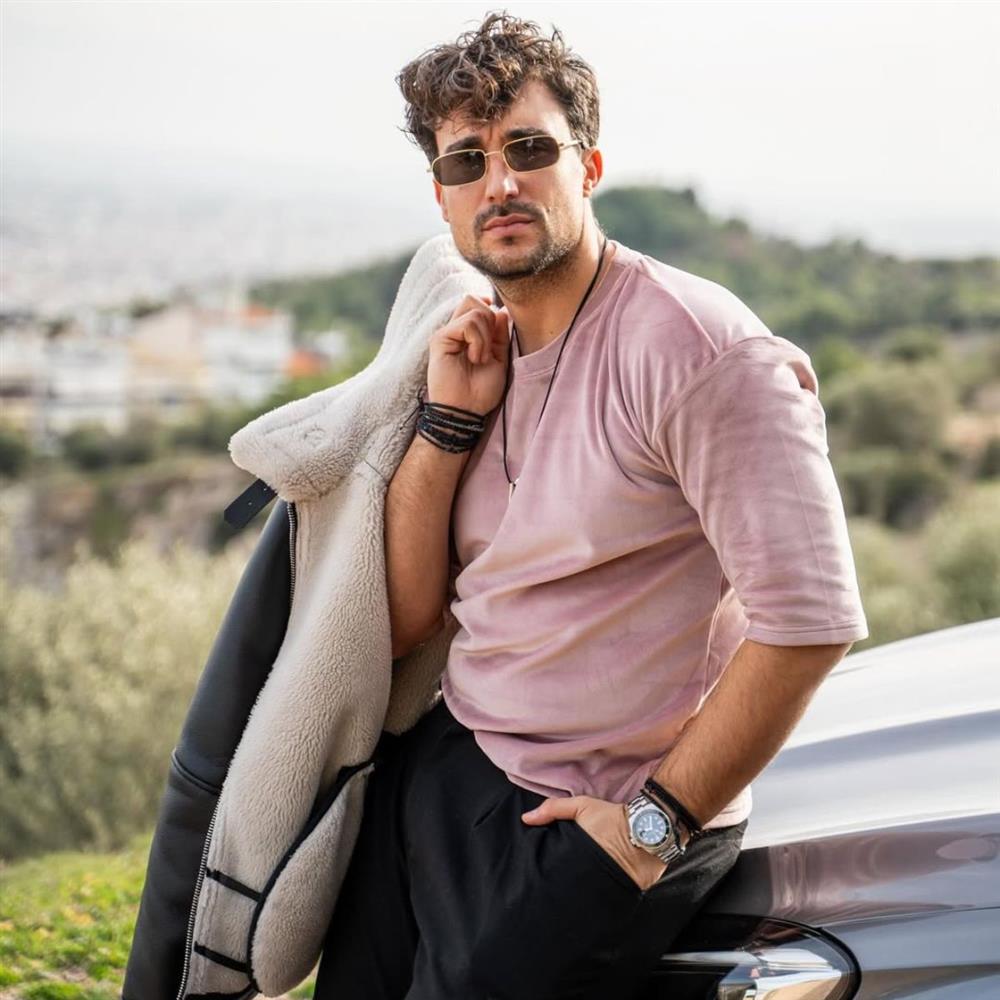 Σάκης Κατσούλης: Η νέα ανάρτηση μετά την αποκάλυψη για το πρόβλημα υγείας - "Δεν υπάρχει ούτε συγκεκριμένη θεραπεία ούτε σίγουρη επαναφορά"