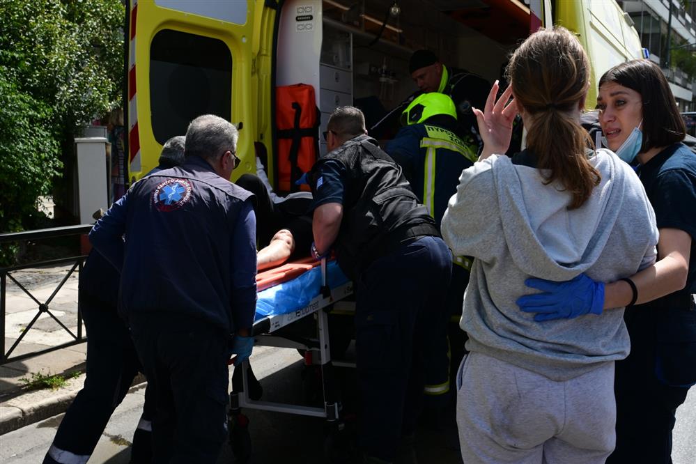 Αθήνα - ασθενοφόρο - κολώνα - τροχαίο