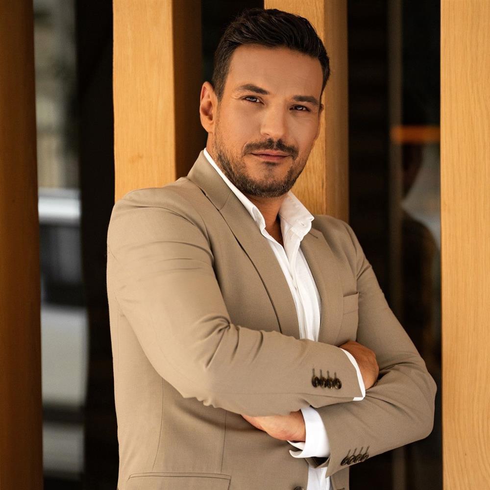 Κώστας Τσουρός