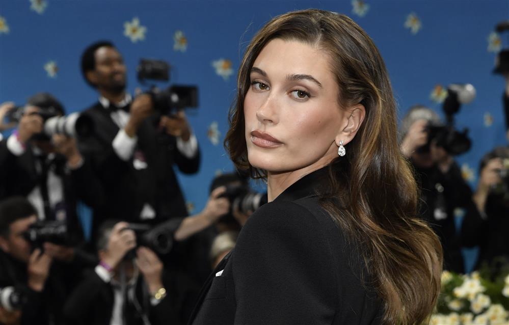 Χέιλι Μπίμπερ Χέιλι Μπίμπερ