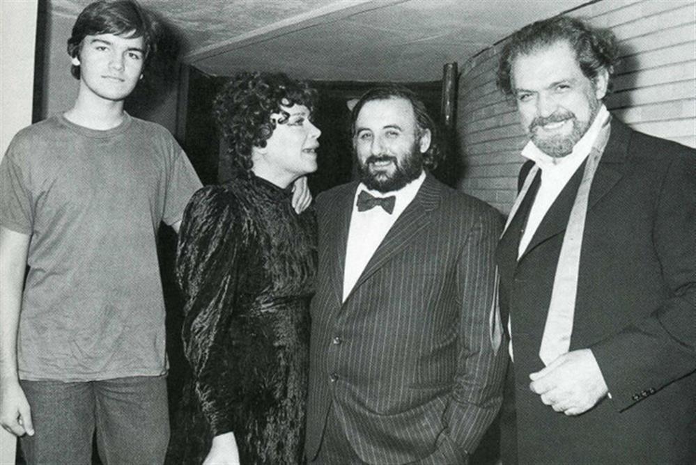 Τζένη Καρέζη - Κώστας Καζάκος: Ο κεραυνοβόλος έρωτας, η παρτίδα στο τάβλι που κράτησε 26 χρόνια και ο γάμος με τον Ζάχο Χατζηφωτίου