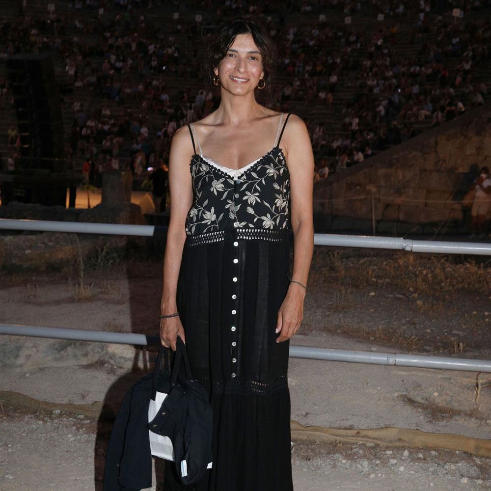 Αντιγόνη Κουλουκάκου: Έφερε το no make up... στα νύχια της! Το manicure που σαρώνει στο εξωτερικό