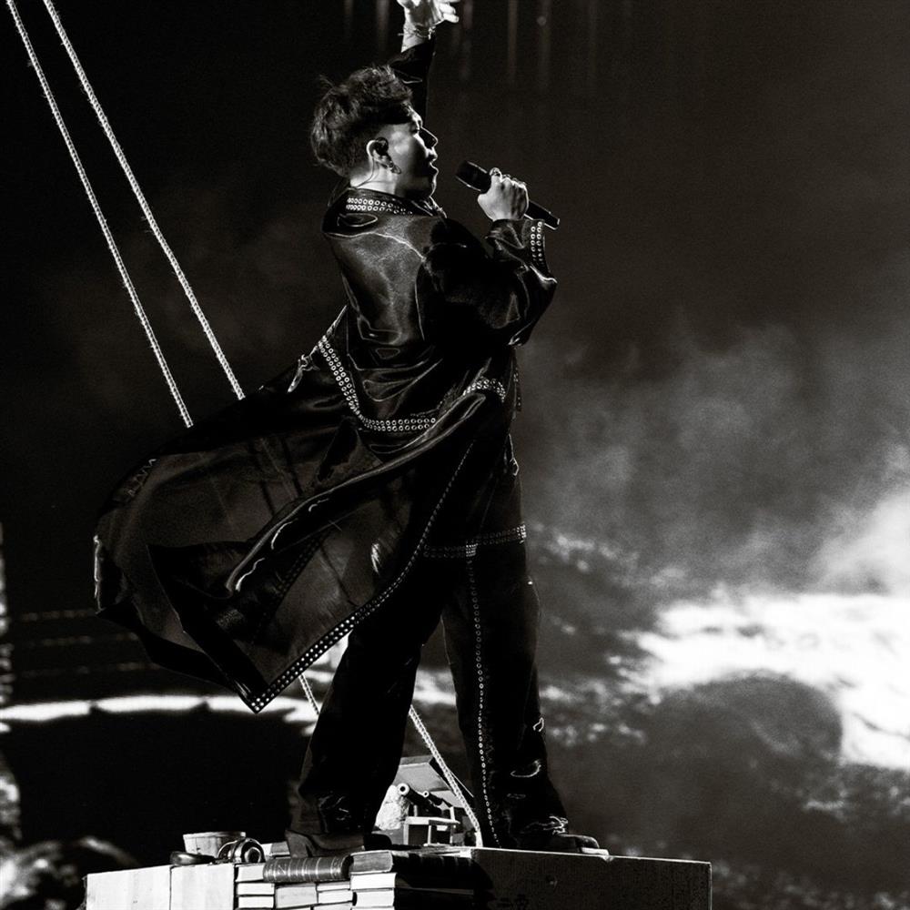 Eurovision 2025: Η Αυστρία, το μεγάλο φαβορί του Β' Ημιτελικού καθήλωσε το κοινό (Βίντεο)