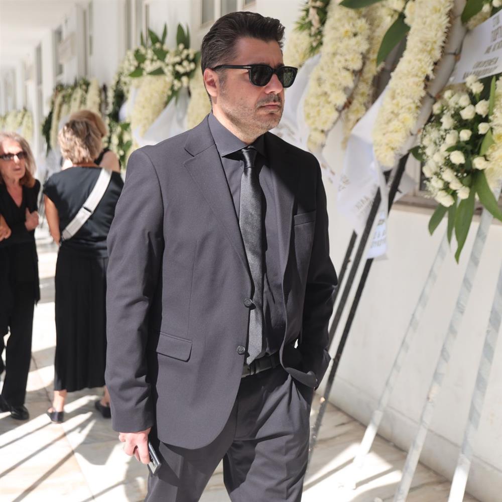 Λάμπρος Κωνσταντάρας