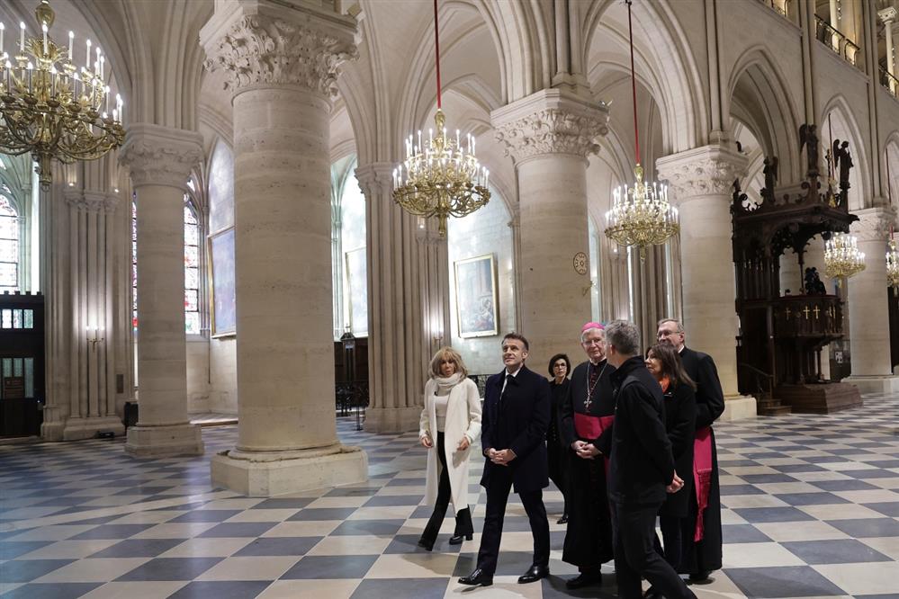 Μακρόν - Παναγία των Παρισίων Μακρόν - Παναγία των Παρισίων