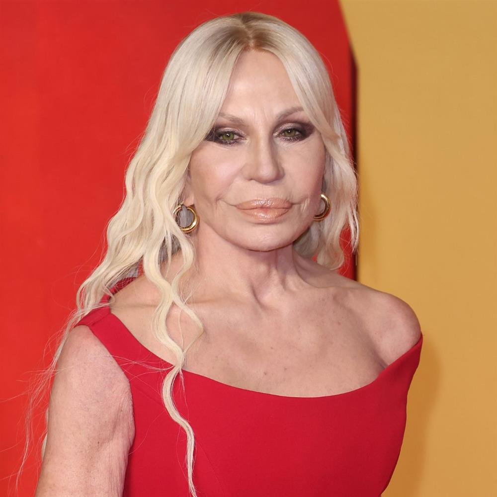 Ντονατέλα Βερσάτσε: Η μεγάλη αλλαγή στην εμφάνισή της που έφερε κύμα αρνητικών σχολίων στα social media - "Ποια είναι αυτή;"