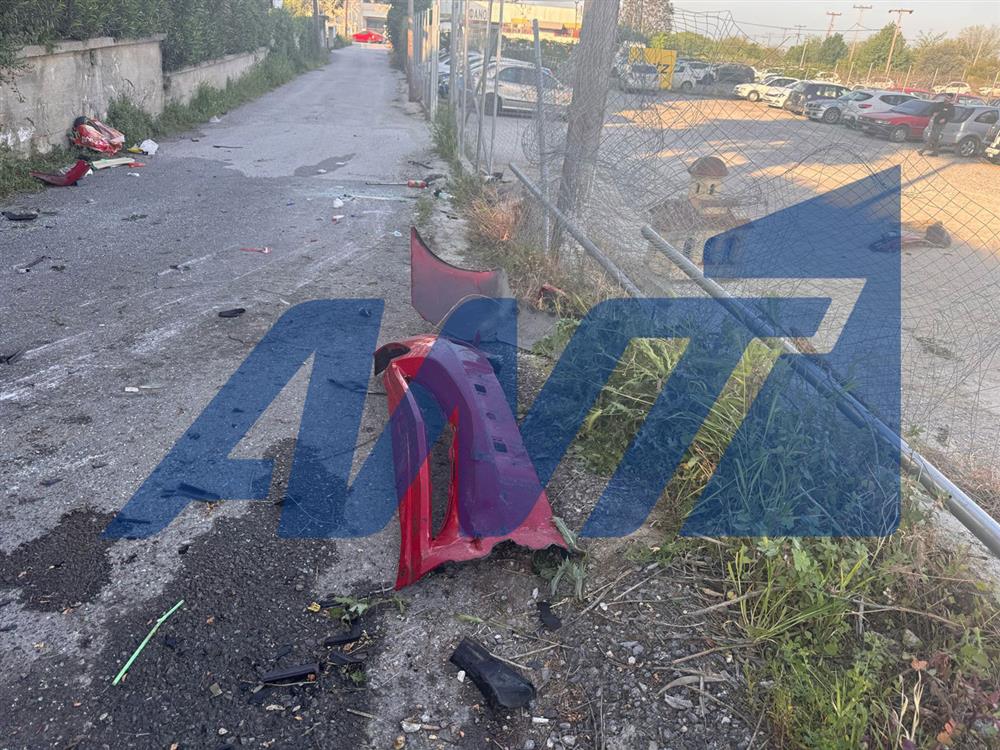 Θεσσαλονίκη - Τροχαίο - Αυτοκίνητο προσέκρουσε σε στάση Θεσσαλονίκη - Τροχαίο - Αυτοκίνητο προσέκρουσε σε στάση