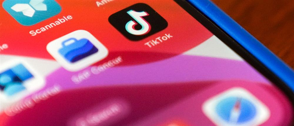 Social media - ΤikTok - κινητό τηλέφωνο